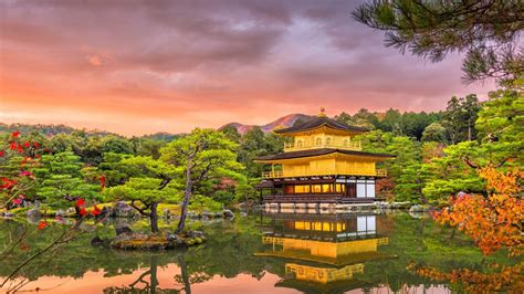 “Six Panels of the Famous Places in Kyoto” Enchanting Depictions of Urban Serenity and Architectural Grandeur!